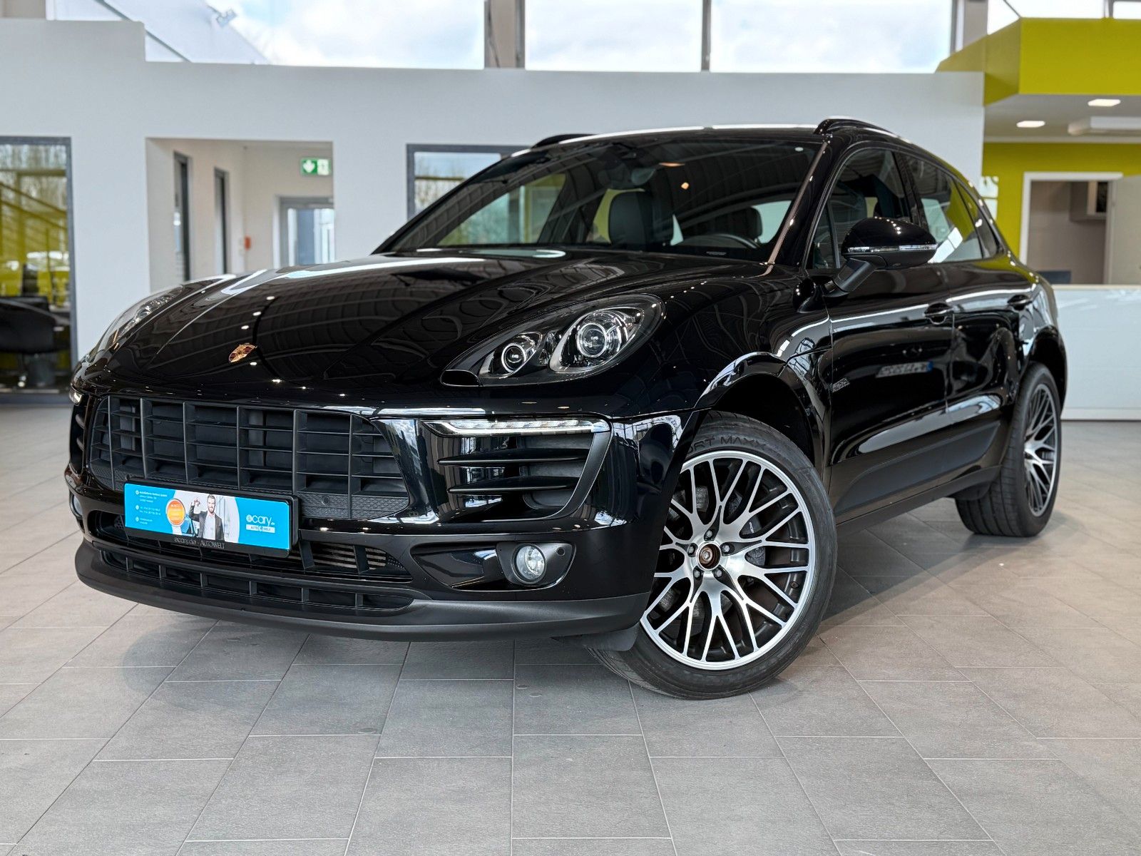 PORSCHE Macan