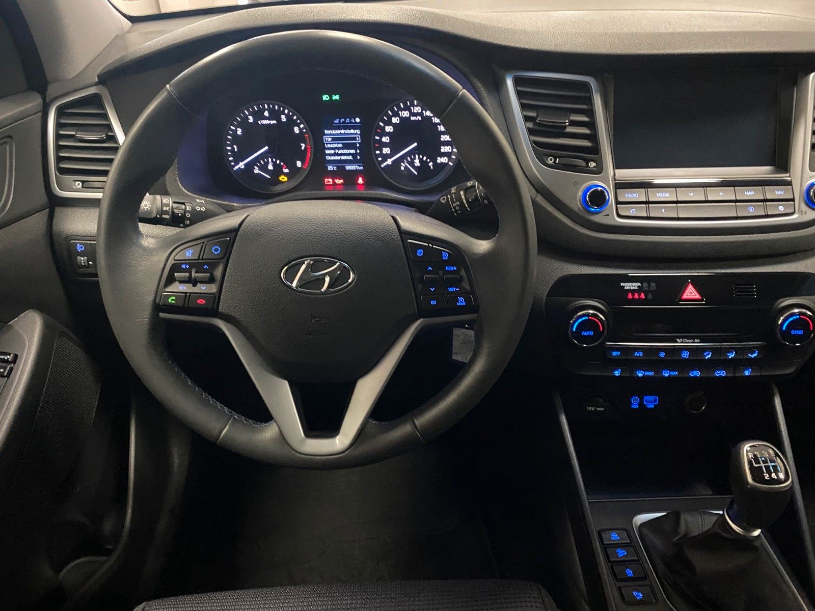Fahrzeugabbildung Hyundai Tucson 1.6+NAVIGATION+KAMERA+TEMPOMAT+TELEFON+BC