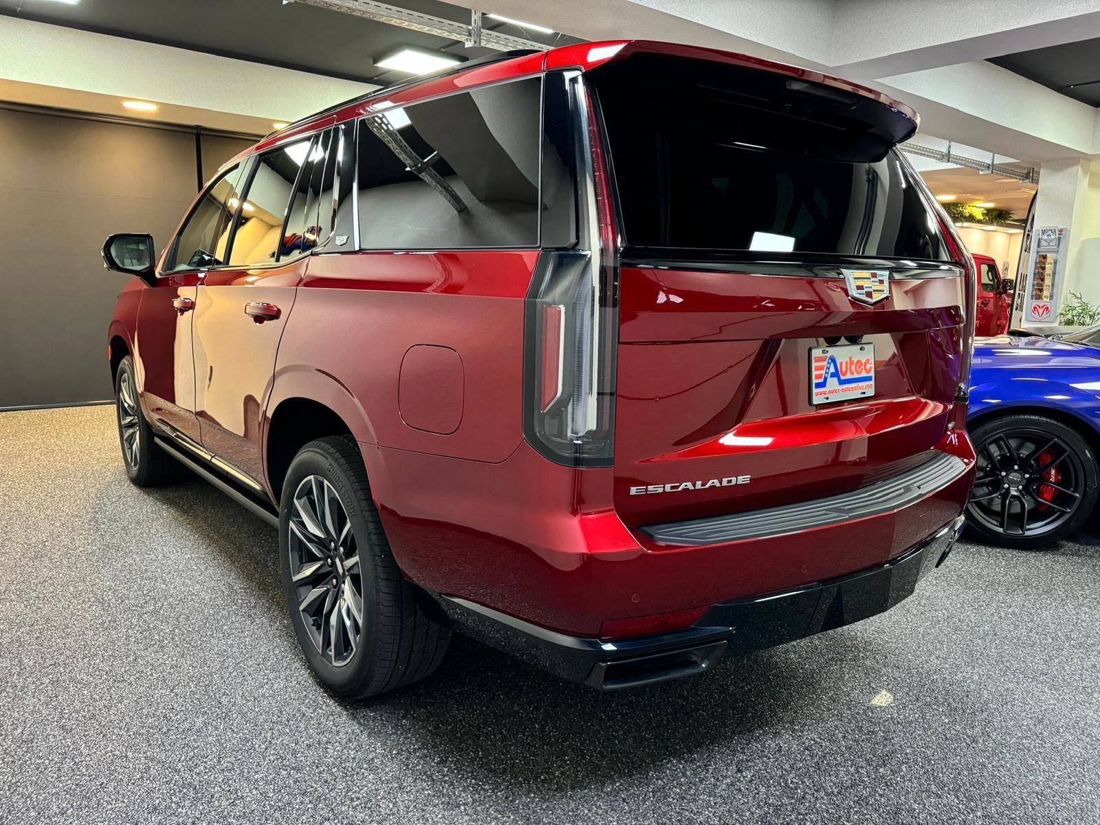 Fahrzeugabbildung Cadillac ESCALADE SPORT-PLATINUM 6.2 V8 -NIGHT VISiON 3 J