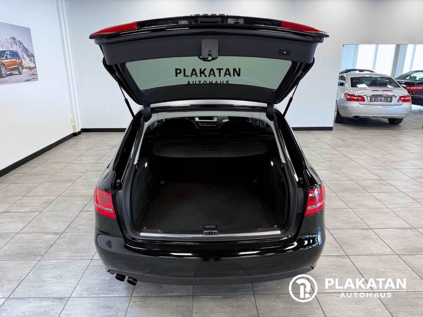 Fahrzeugabbildung Audi A4 Avant Ambition EXPORT