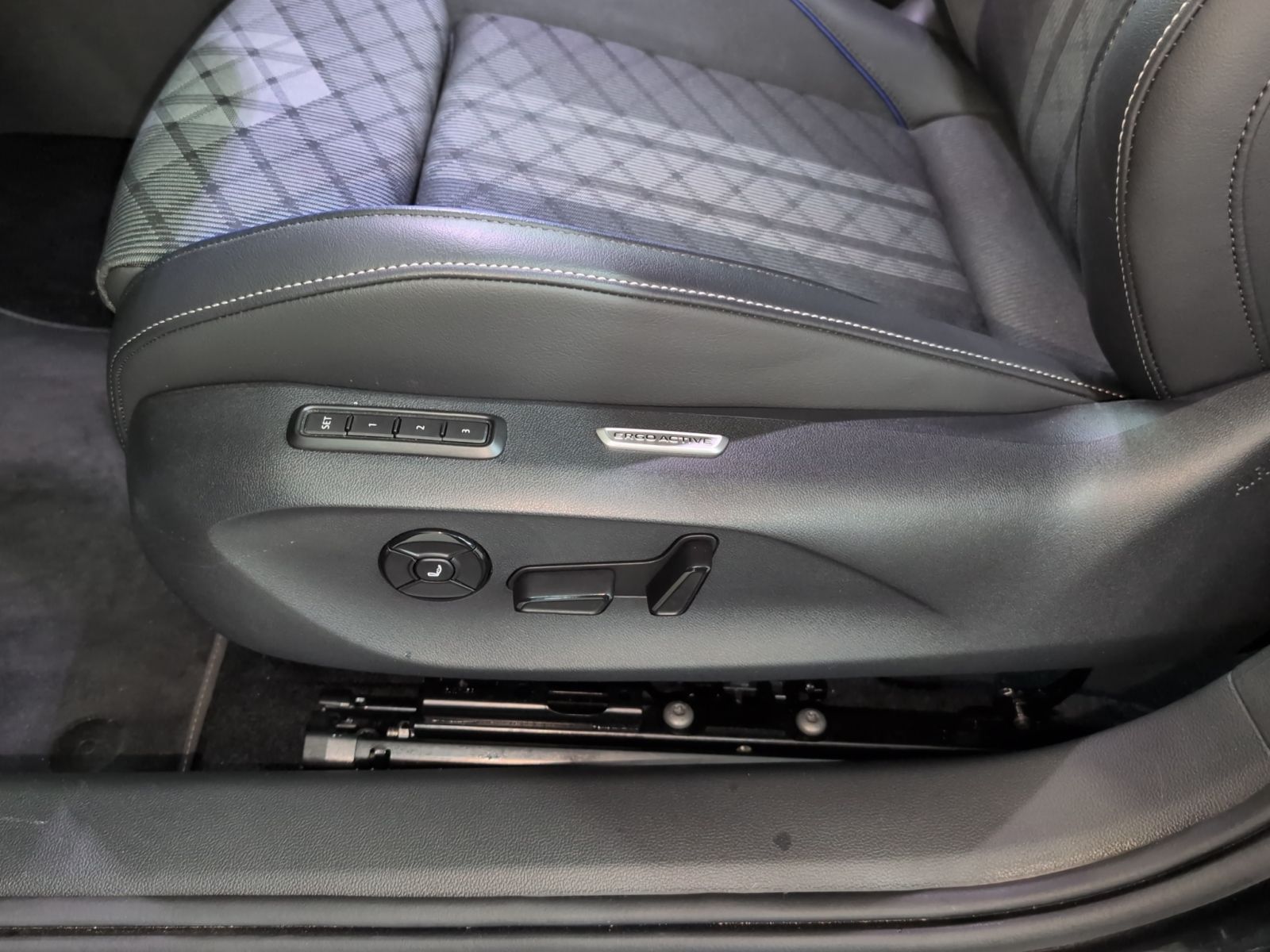 Volkswagen Passat Variant - Bild 21