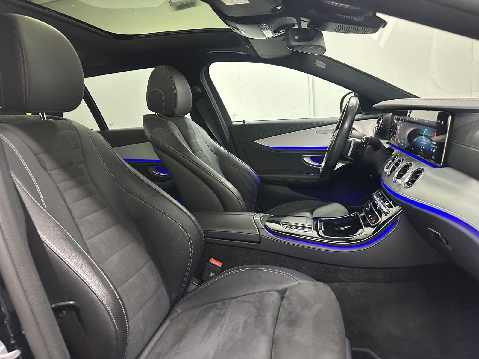 Fahrzeugabbildung Mercedes-Benz E 300 de T Autom. *AMG-LINE*DISTRO*PANORAMA*