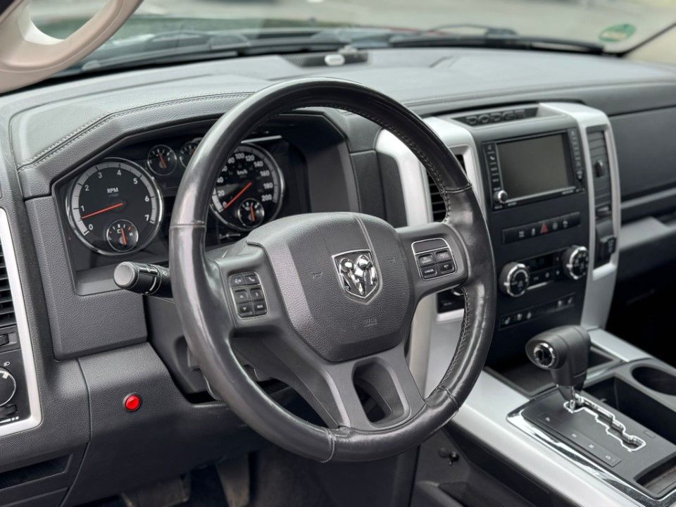 Fahrzeugabbildung Dodge RAM 1500 CrewCab 5.7 Leder Kamera deutsches Fzg.