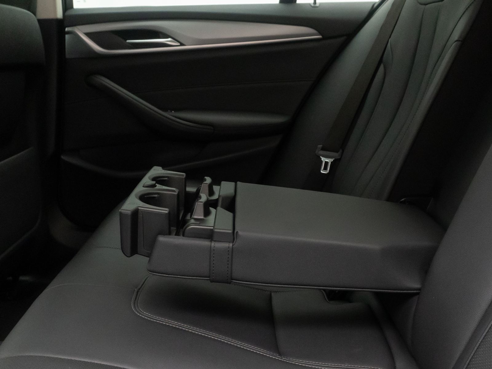 Fahrzeugabbildung BMW 520i Kamera DAB CockPitPro StandhzgAlarm LED