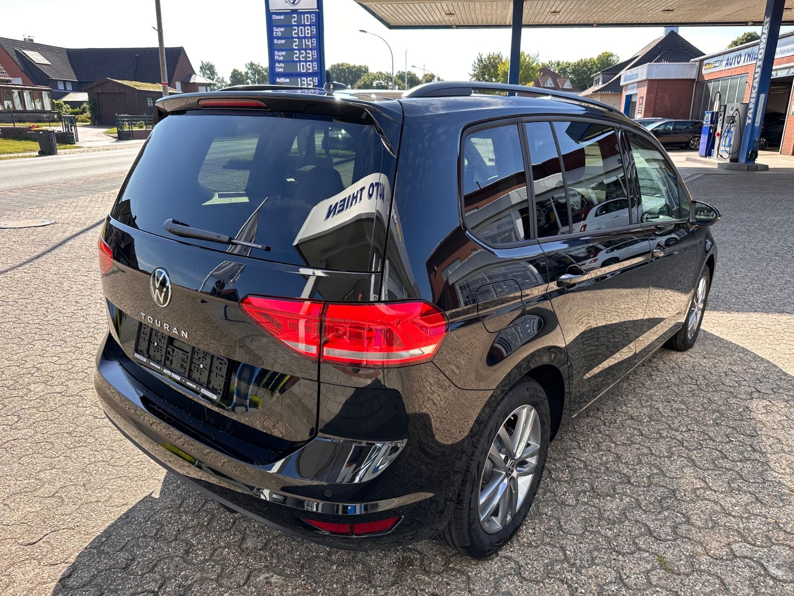 Fahrzeugabbildung Volkswagen Touran Comfortline 1.5 TSI DSG AHK/LED/Navi/SHZG