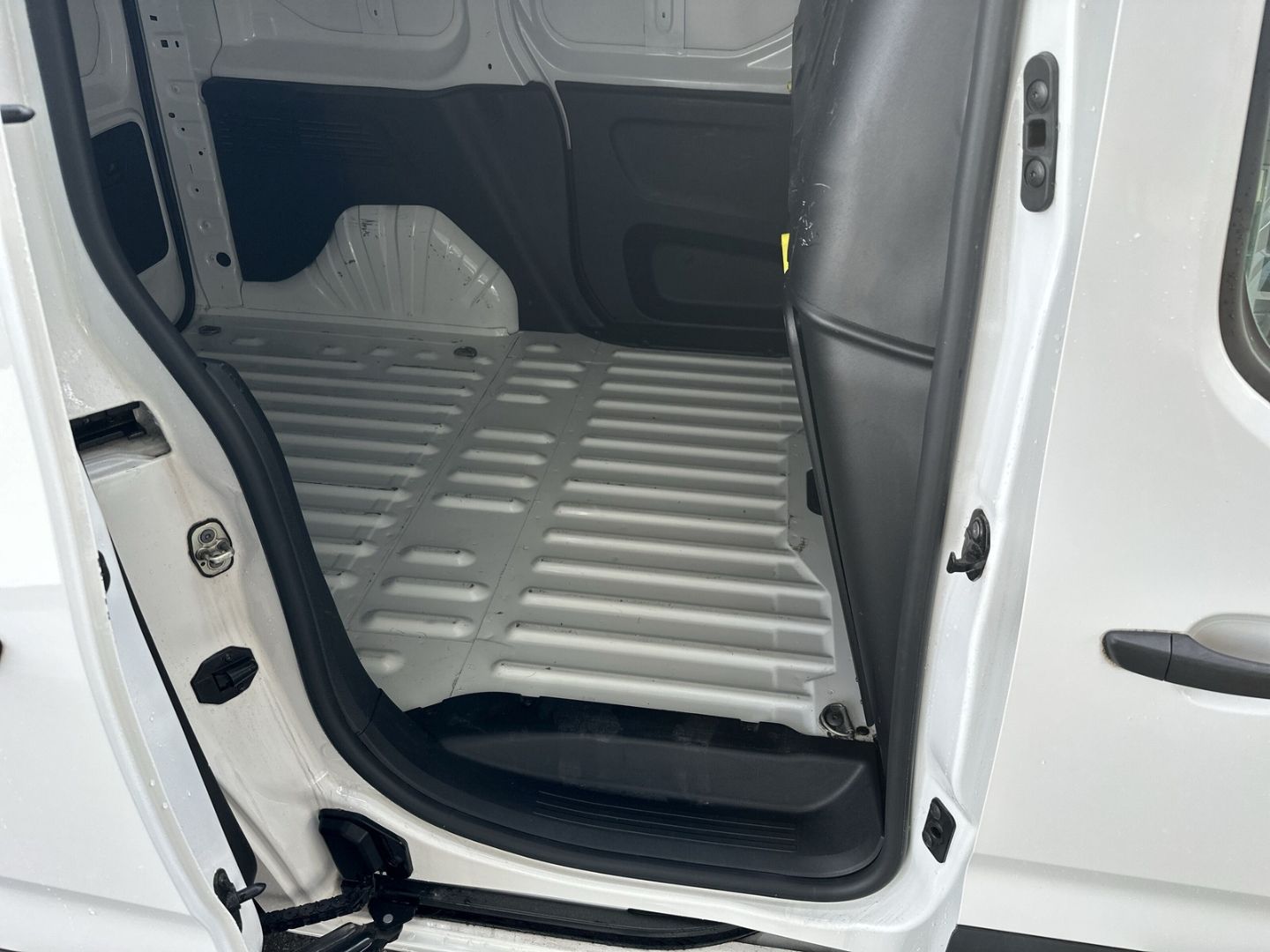 Fahrzeugabbildung Peugeot Partner Peugeot PART PRO EN L1 HDI75 DAB Notbrem