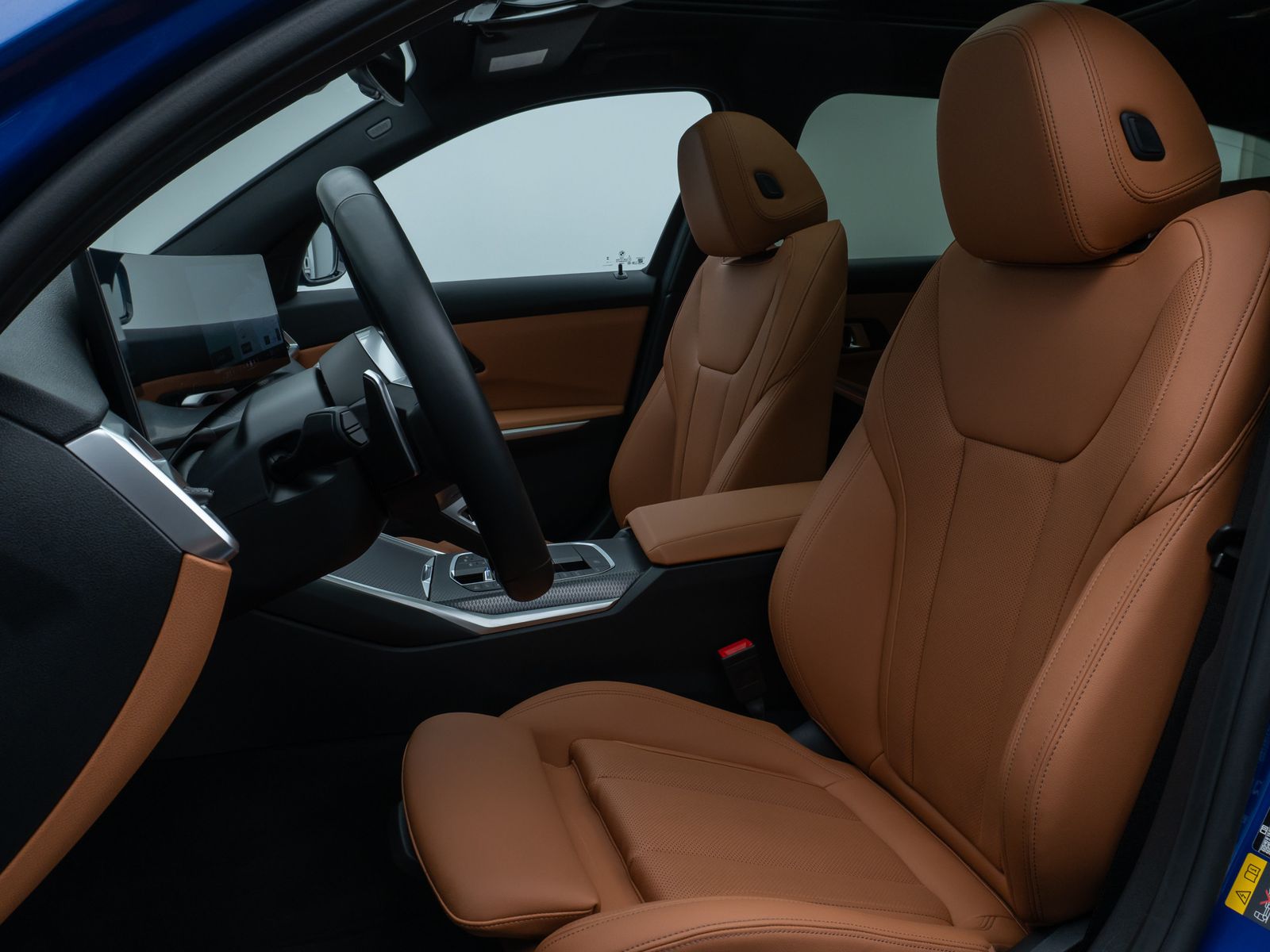 Fahrzeugabbildung BMW 330e M Sport Panorama 360°HUD HiFi AHK Komfort