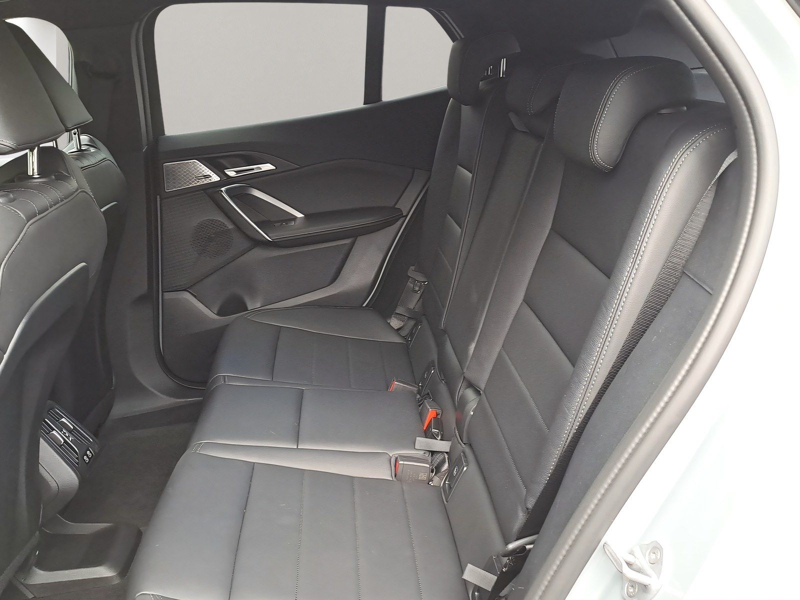BMW iX2 - Bild 9