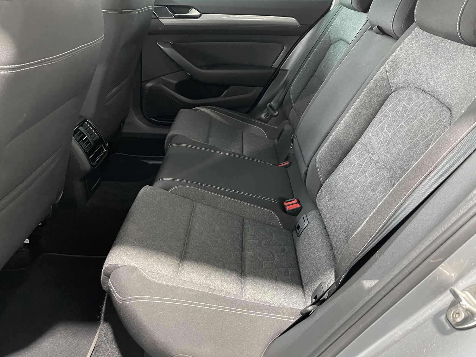 Fahrzeugabbildung Volkswagen Passat Variant 1.5 TSI*Business*Cam*LED*ACC*Spur