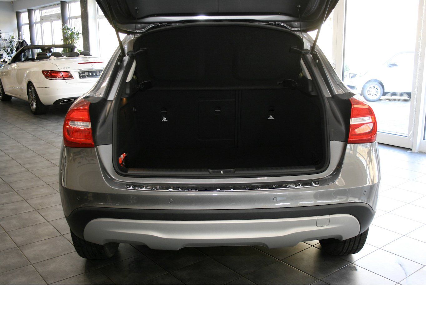 Fahrzeugabbildung Mercedes-Benz GLA 200 d Style *Bi-Xenon*AHK*Euro6*PTS*Navi