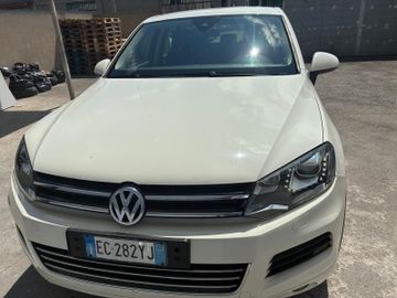 Volkswagen Touareg - 1