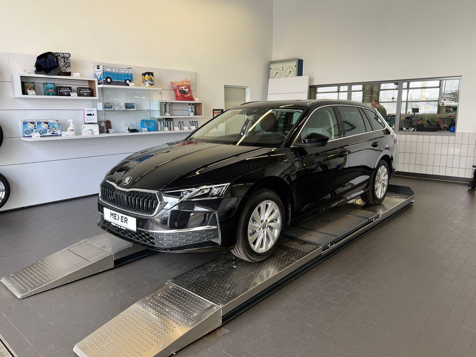 Fahrzeugabbildung SKODA Octavia Combi FL Exclusive 1.5 TSI mHEV DSG *LED