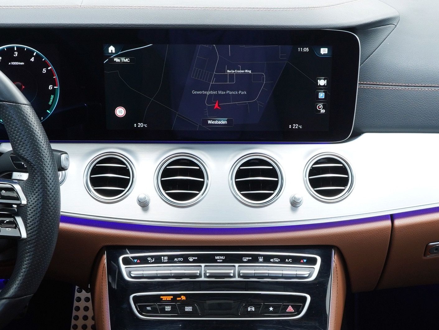 Fahrzeugabbildung Mercedes-Benz E 300 de T 4Matic AMG Line DISTRONIC/PANORAMA