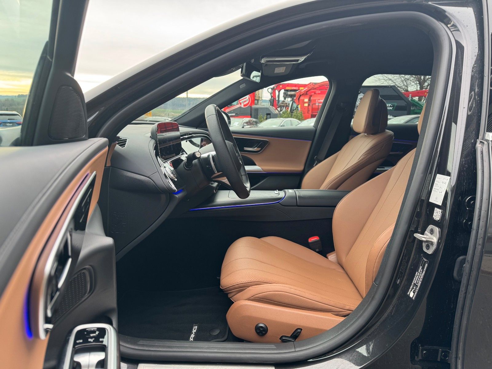 Fahrzeugabbildung Mercedes-Benz E 220d T AMG+Hyperscreen+Leder+AHK+DistrPro+STH