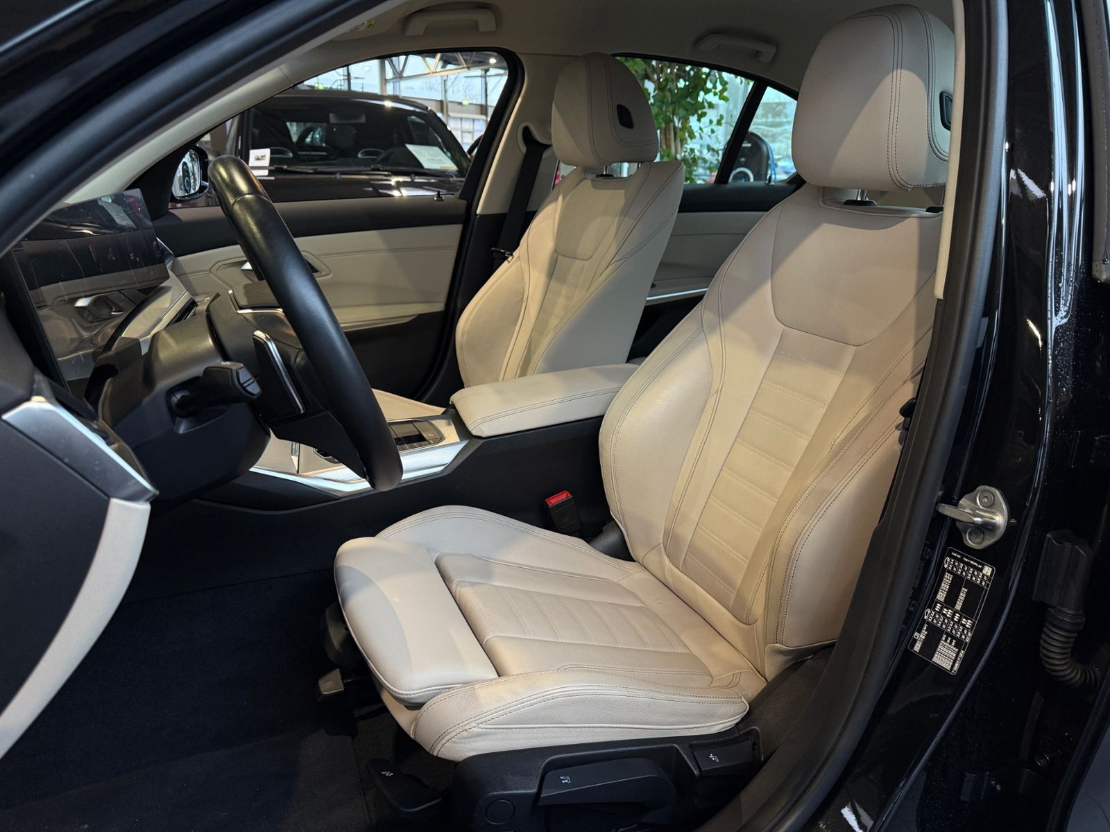 Fahrzeugabbildung BMW 320d Shadow Line AHK HUD KAM LED