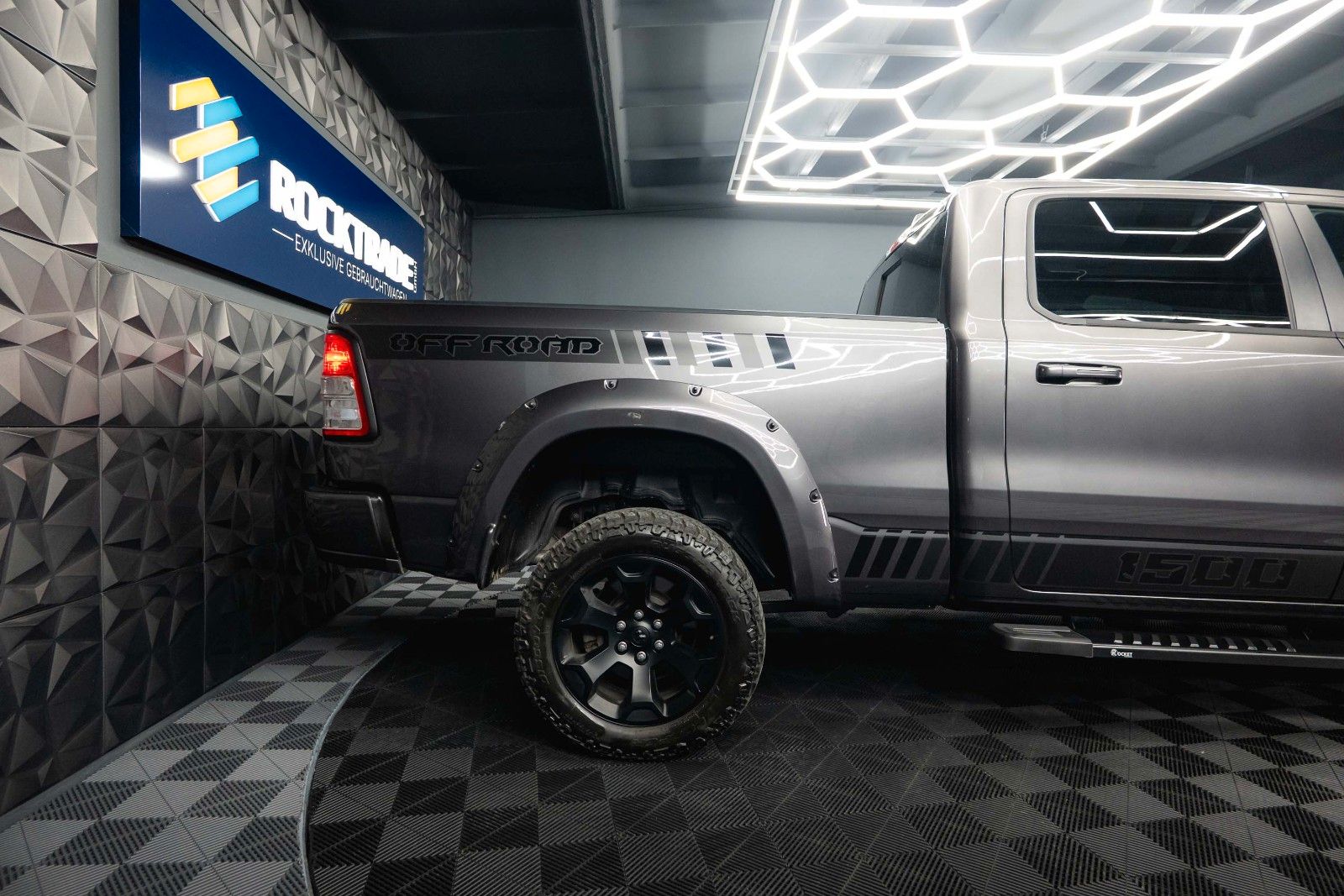 Fahrzeugabbildung Dodge RAM 5.7 V8 HEMI 4x4 OFFROAD LONGBED AXLE LOCK