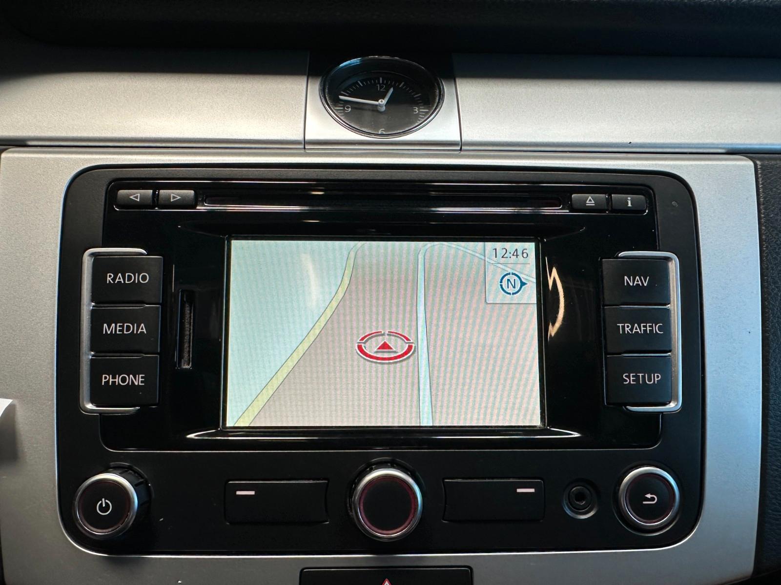 Volkswagen Passat 2012 — photo 14