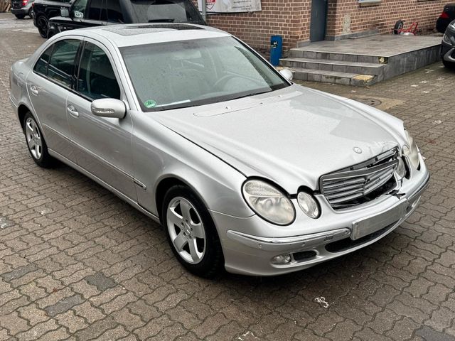 Mercedes-Benz E270CDI Elegance/1.Hand/Automatik/Leder /Navi