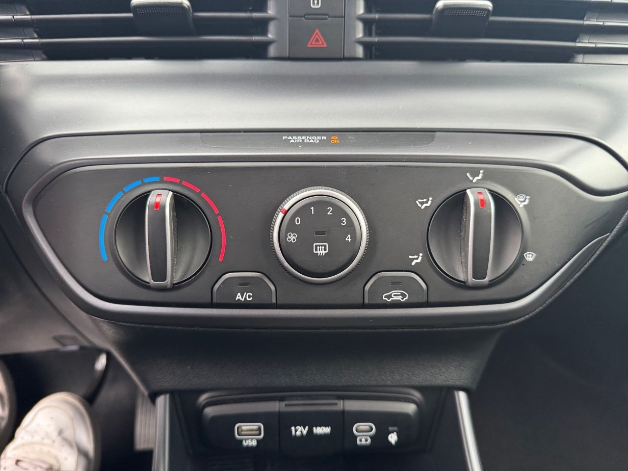 Fahrzeugabbildung Hyundai i20 TREND KAMERA*SHZ*LHZ*NAVI*USB*ZV*CARPL*