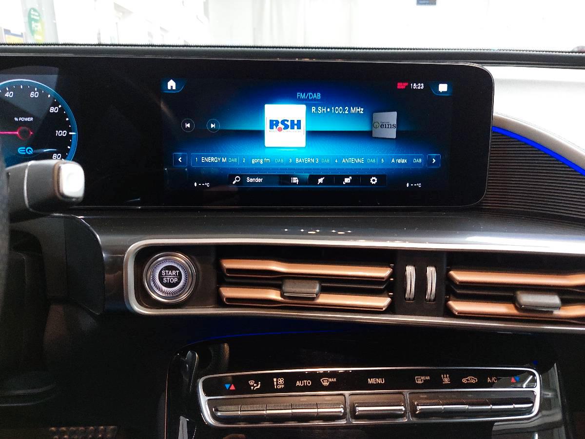 Mercedes-Benz EQC 400 4MATIC AMG Line NAVI LED SHZ PDC