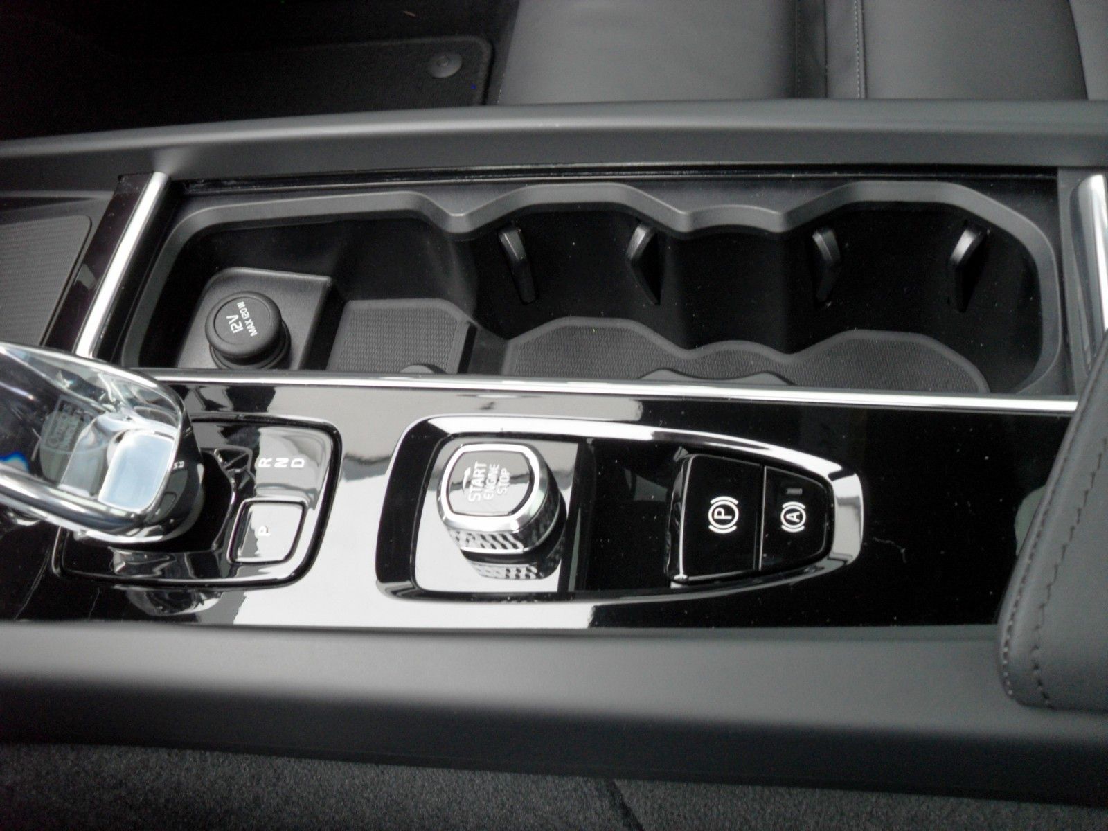 Fahrzeugabbildung Volvo XC 60 B5 Plus Black Edition AWD