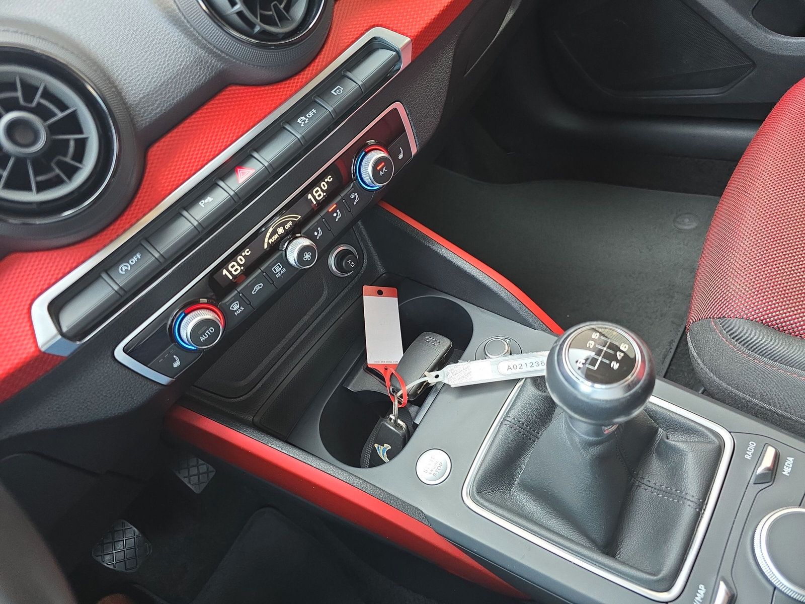 Fahrzeugabbildung Audi Q2 35 TFSI S line LED NAVI 18" OPTIK PDC