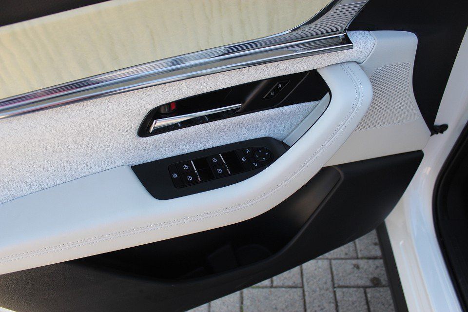 Fahrzeugabbildung Mazda CX-60 PHEV 2025 Takumi Plus AWD AT LEDER NAVI AC