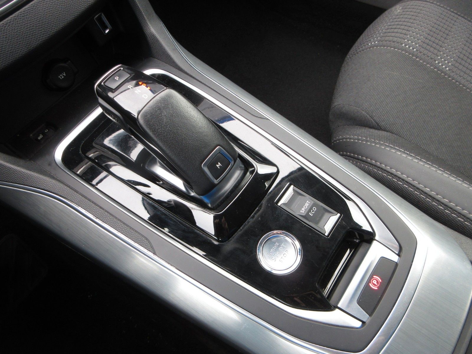 Fahrzeugabbildung Peugeot 308 SW Allure 1.5D LED/NAVI/SHZ/PDC/R´CAMERA