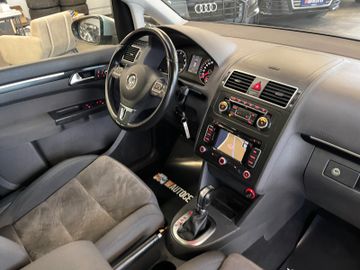 Volkswagen Touran Highline *PANO*SHZ*NAVI*PDC*TEMPOMAT*