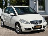 Mercedes-Benz A 160 Avantgarde*Automatik*TÜV neu*Temp*Navi*PDC - gebrauchte Mercedes-Benz A-Klasse aus dem Jahr 2012