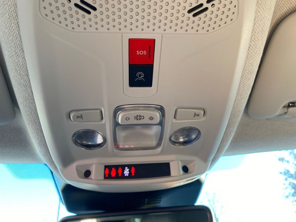 Fahrzeugabbildung Citroën C4 Hybrid 145 Automatik MAX *Winter+Techno-Pak*