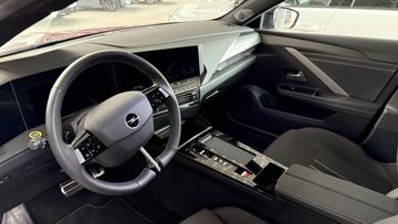 Fotografie 5 des Opel Astra Sports Tourer 1.2 Turbo Hybrid 48 V GS