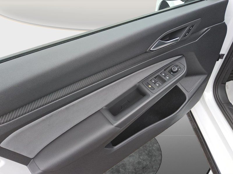 Fahrzeugabbildung Volkswagen Golf VIII Var. 2.0 TDI R-Line DSG  AHK+ACC+NAVI+