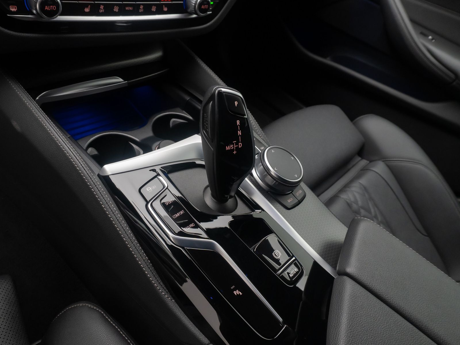 Fahrzeugabbildung BMW 520d M Sport DAB Alarm PDC Geschwindigreg Leder