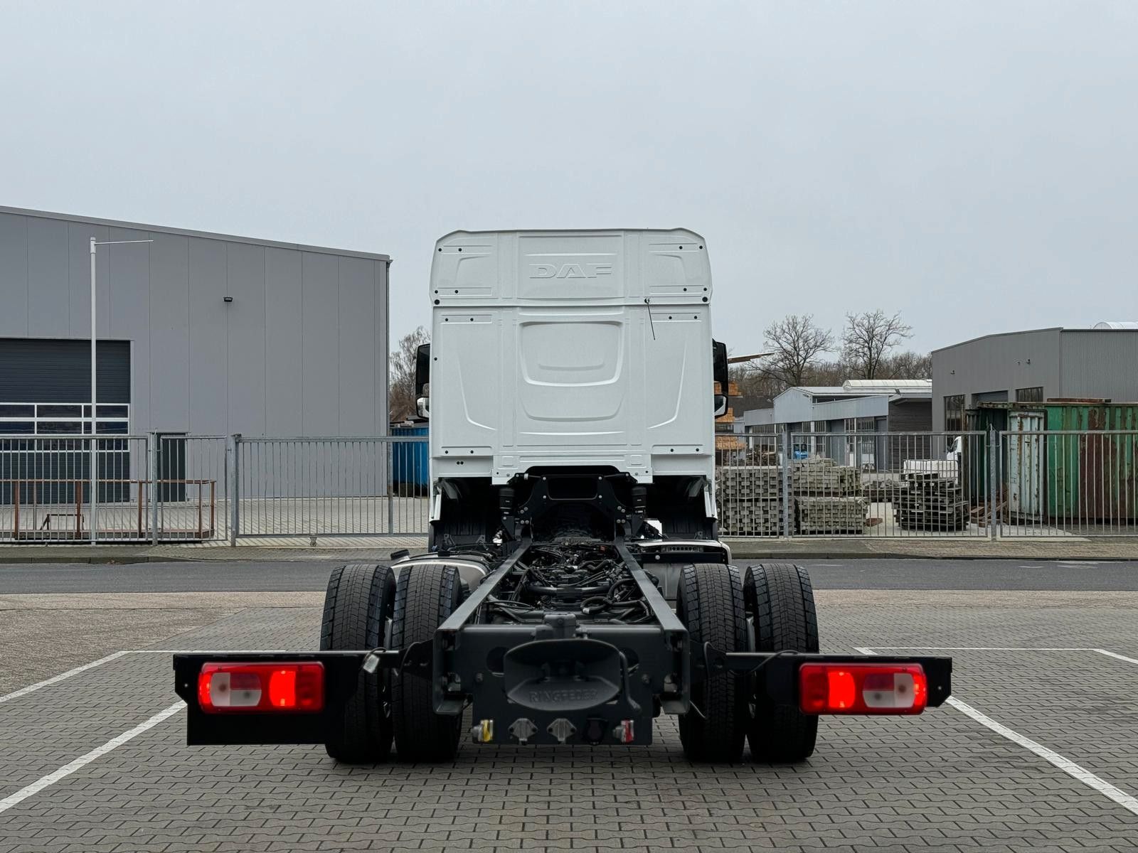 Fahrzeugabbildung DAF XF 480 4x2 2xNebenabtrieb Pritsche + Plane