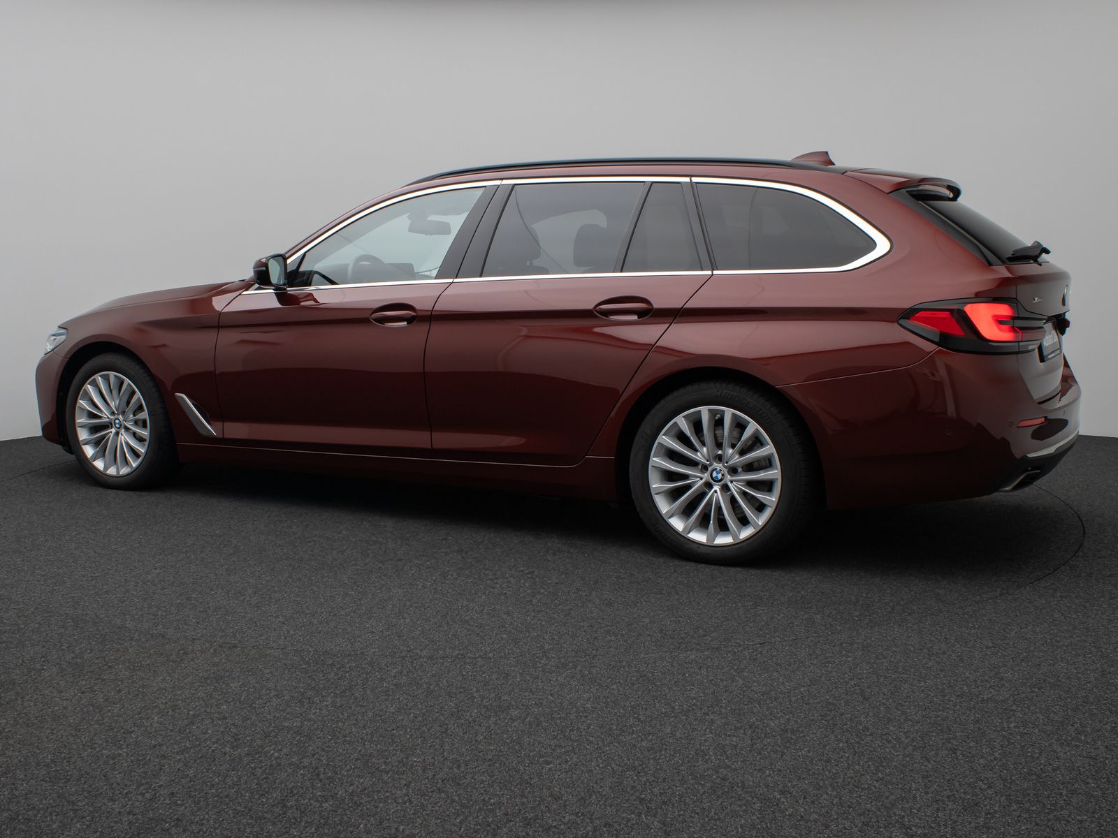 Fahrzeugabbildung BMW 540d xD LuxuryLine 360°Laser HUD DAB H/K Komfort