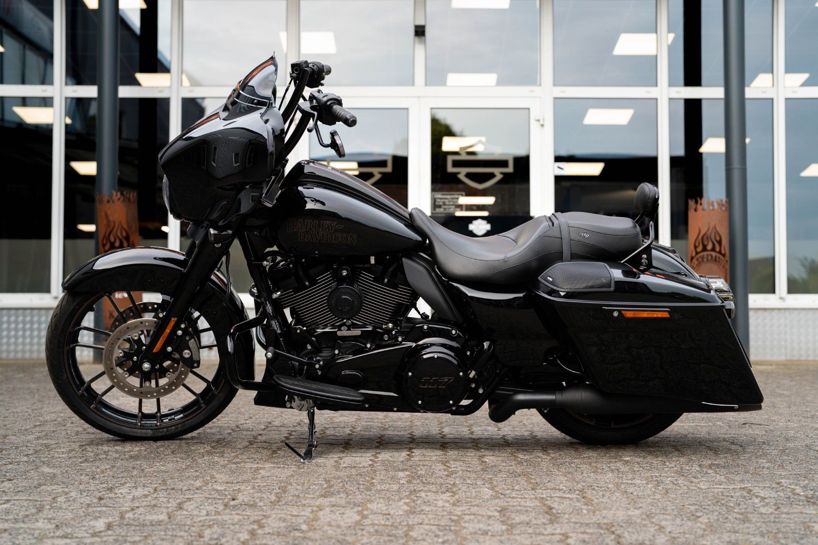 Fahrzeugabbildung Harley-Davidson FLHXST STREET GLIDE ST 117 -Kesstech-