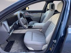 Fahrzeugabbildung BMW i7 xDrive M70 THEATRE EXECUTIVE LOUNGE B&W SKY