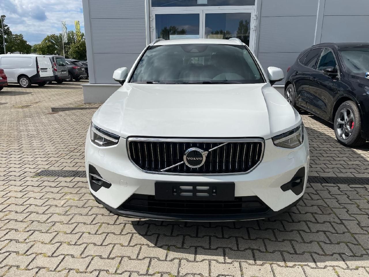 Fahrzeugabbildung Volvo XC40 Core Recharge Plug-In Hybrid 2WD