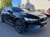 Volvo V60 Cross Country Pro AWD Automatik - schwarze Volvo V60 Cross Country