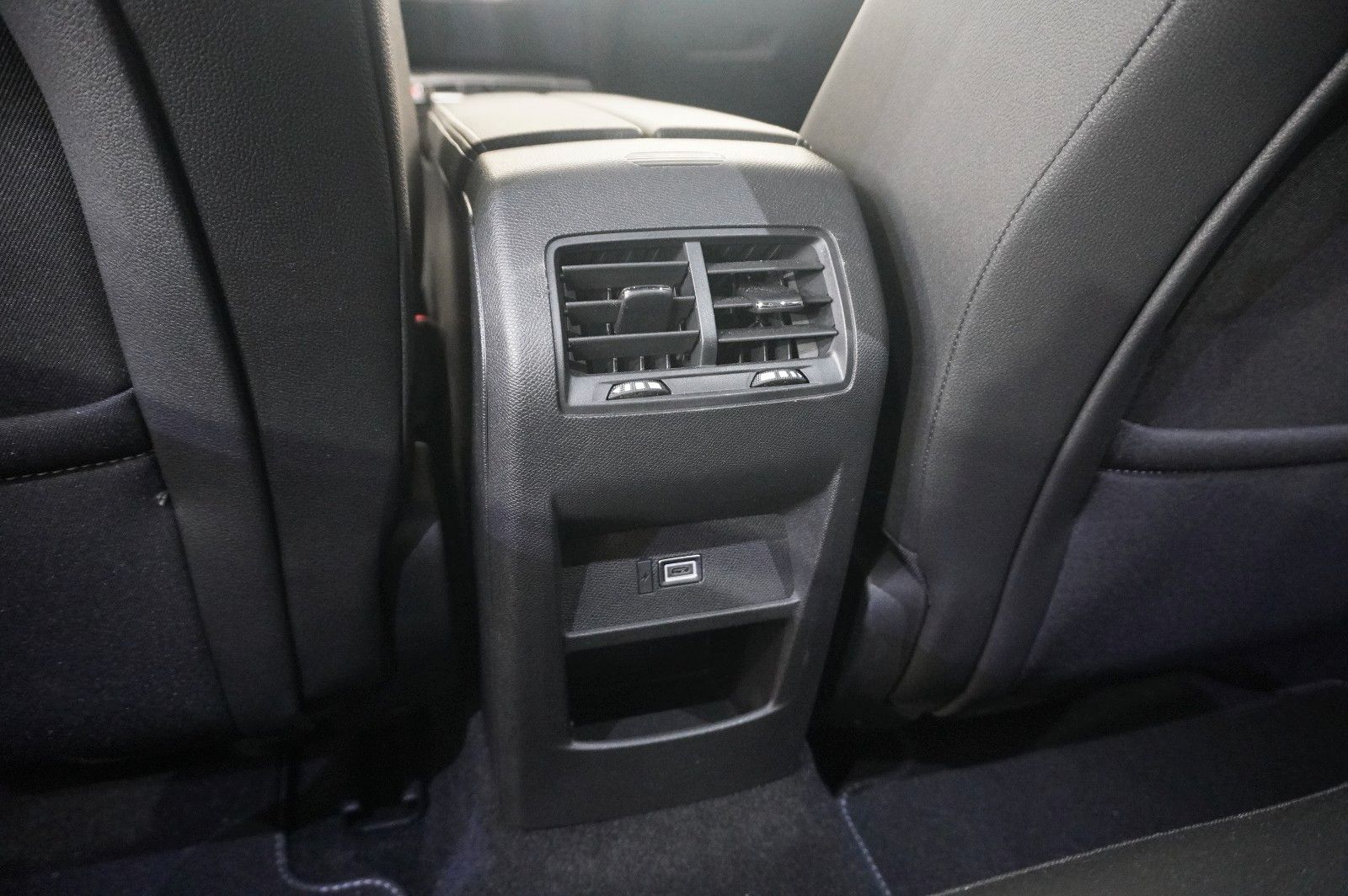 Fahrzeugabbildung Opel Astra L Lim. 1.2T GS LINE NAVI/LED/360°/HUD/DAB+