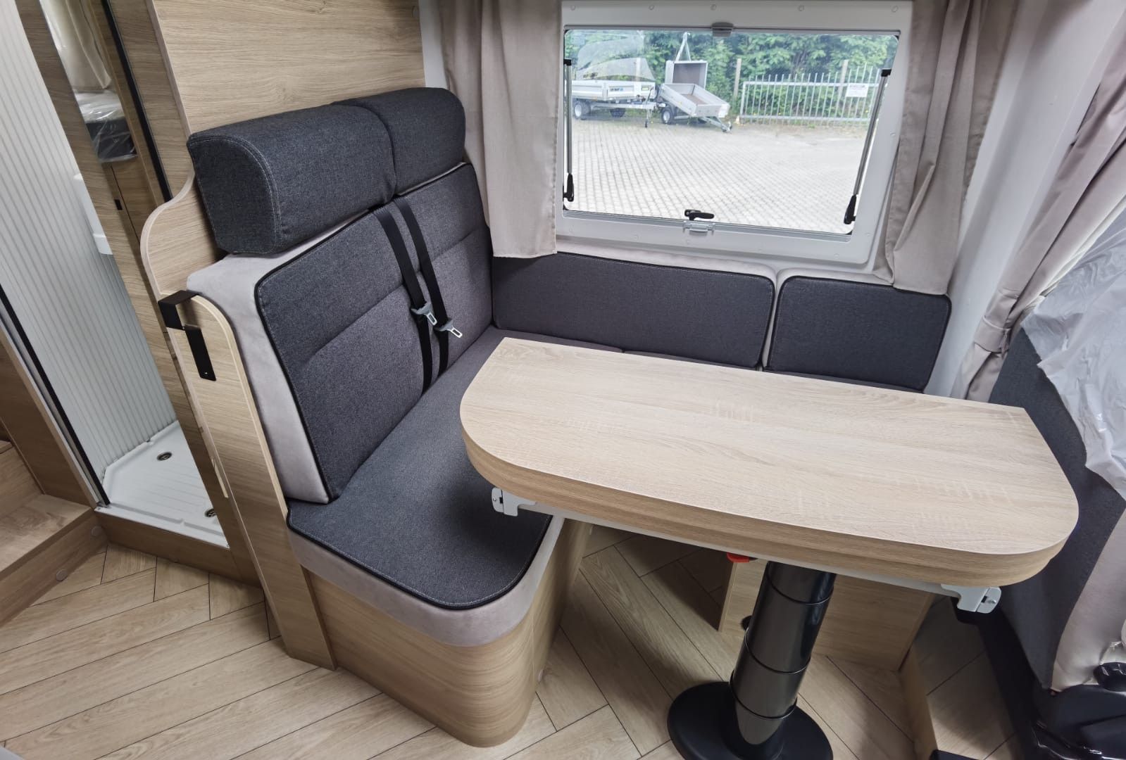Fahrzeugabbildung Challenger 287 Graphite Edition o. Hubbett