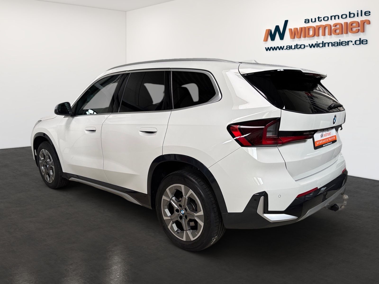 BMW X1 20 d xDrive xLine -- AHK/ ACC/ DrivingPlus foto 5