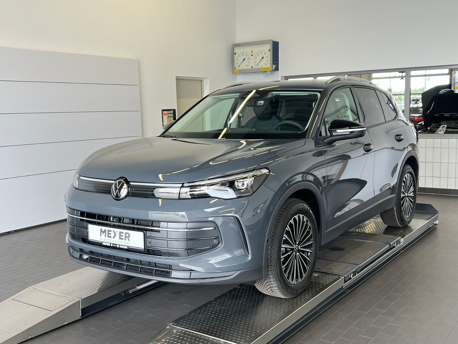 Fahrzeugabbildung Volkswagen Tiguan  ENERGY 1.5 eTSI DSG *AHK, AreaView, Navi