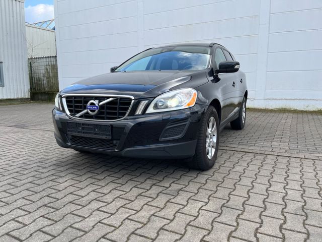 Volvo XC60 Momentum 2WD/ 1 Hand/ Scheckheftgepflegt