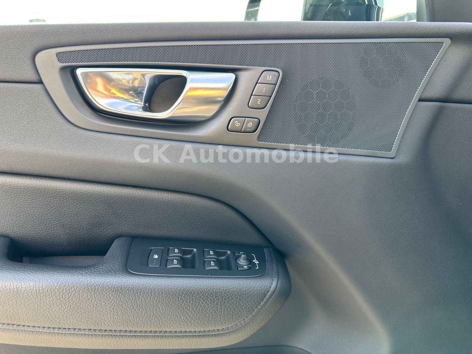 Fahrzeugabbildung Volvo XC60 B4 Inscription 2WD/Leder/Pano/LED/BLIS/360°
