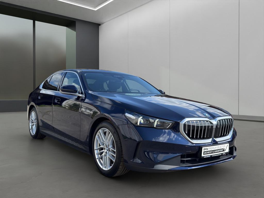 BMW 530e Lim. HYBRID LED NAVI HUD PANO ACC 360° 19"