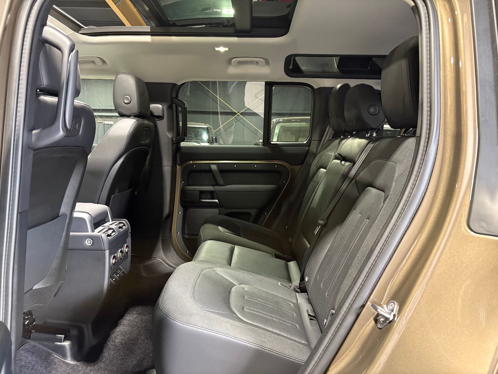 Fahrzeugabbildung Land Rover Defender 110 S/360°/NAVI/PANO/APPLE/ACC/SHZ
