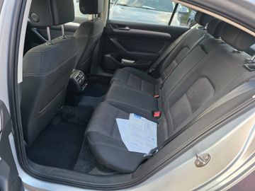 Volkswagen Passat - 11
