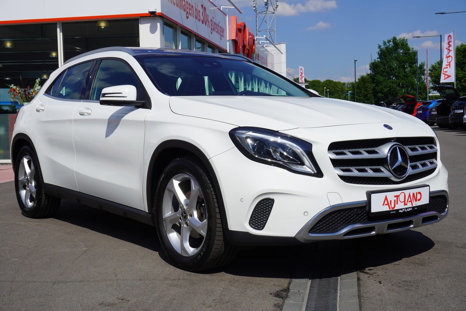 Mercedes-Benz GLA 180 Urban LED Navi Schiebedach AHK 360° PDC imagem 3